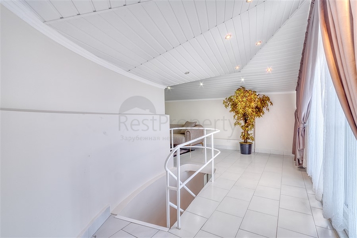 Die luxuriöse Villa ist die perfekte Kombination aus Natur und modernem Komfort