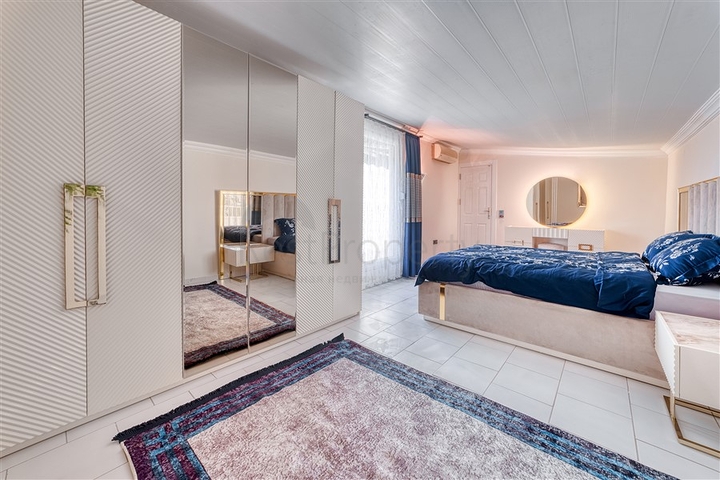 Die luxuriöse Villa ist die perfekte Kombination aus Natur und modernem Komfort