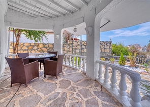 Die luxuriöse Villa ist die perfekte Kombination aus Natur und modernem Komfort