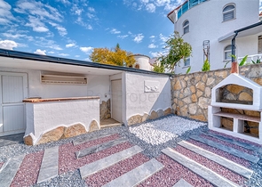 Die luxuriöse Villa ist die perfekte Kombination aus Natur und modernem Komfort