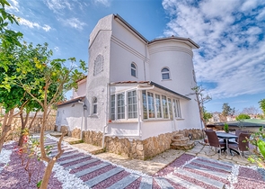 Die luxuriöse Villa ist die perfekte Kombination aus Natur und modernem Komfort