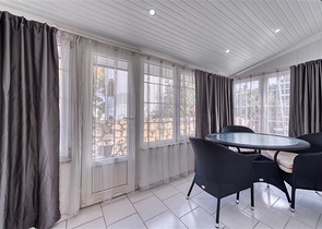 Die luxuriöse Villa ist die perfekte Kombination aus Natur und modernem Komfort