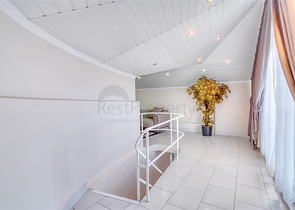 Die luxuriöse Villa ist die perfekte Kombination aus Natur und modernem Komfort