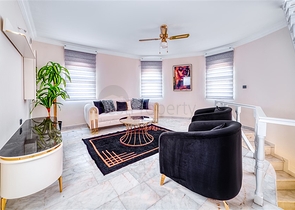 Die luxuriöse Villa ist die perfekte Kombination aus Natur und modernem Komfort