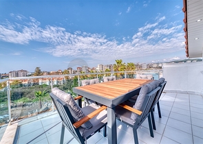 Die luxuriöse Villa ist die perfekte Kombination aus Natur und modernem Komfort