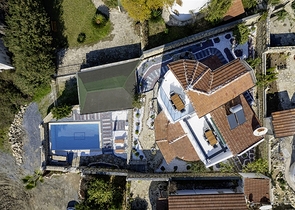 Die luxuriöse Villa ist die perfekte Kombination aus Natur und modernem Komfort