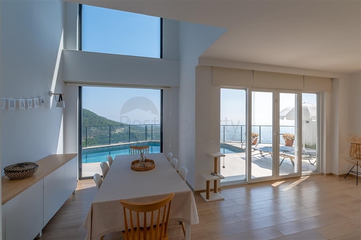 Ideales Haus am Meer: Exklusive Villa im beliebten Viertel Oba