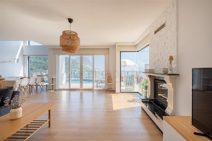 Ideales Haus am Meer: Exklusive Villa im beliebten Viertel Oba