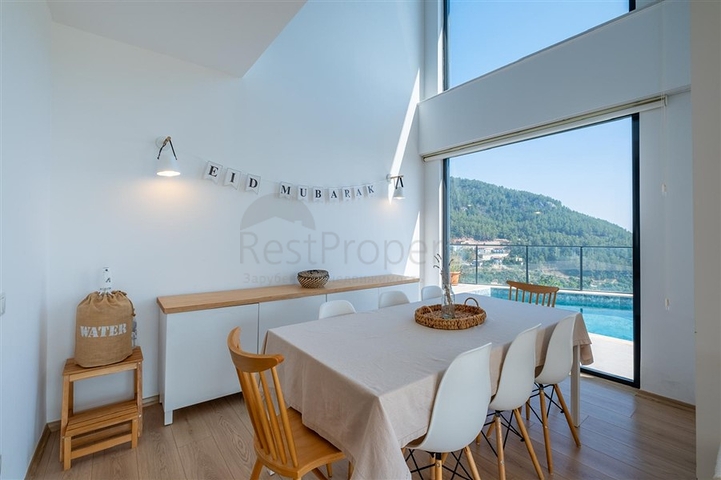 Ideales Haus am Meer: Exklusive Villa im beliebten Viertel Oba