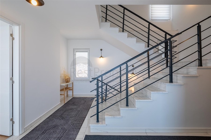 Ideales Haus am Meer: Exklusive Villa im beliebten Viertel Oba