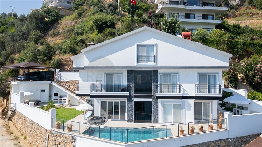 Ideales Haus am Meer: Exklusive Villa im beliebten Viertel Oba