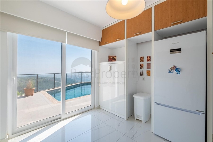 Ideales Haus am Meer: Exklusive Villa im beliebten Viertel Oba