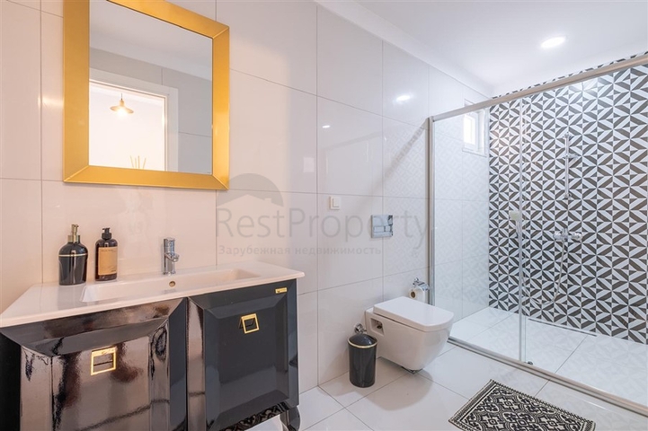 Ideales Haus am Meer: Exklusive Villa im beliebten Viertel Oba