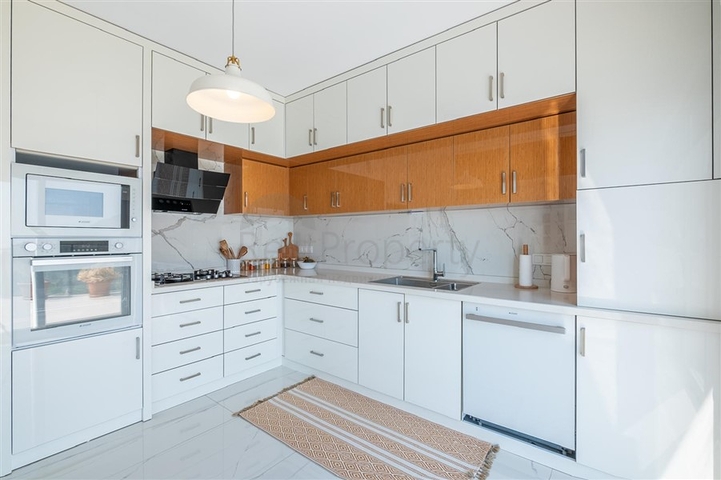 Ideales Haus am Meer: Exklusive Villa im beliebten Viertel Oba