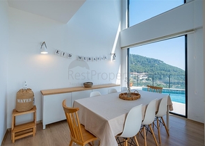 Ideales Haus am Meer: Exklusive Villa im beliebten Viertel Oba