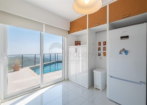 Ideales Haus am Meer: Exklusive Villa im beliebten Viertel Oba