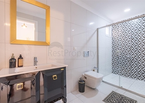 Ideales Haus am Meer: Exklusive Villa im beliebten Viertel Oba