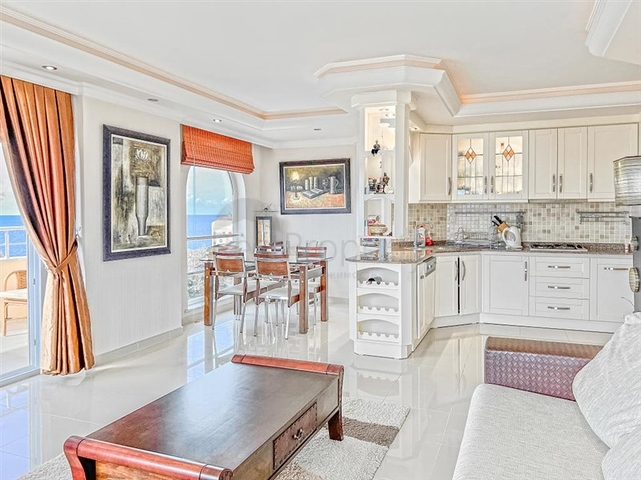 2+1 Wohnung mit Meerblick im Stadtteil Mahmutlar