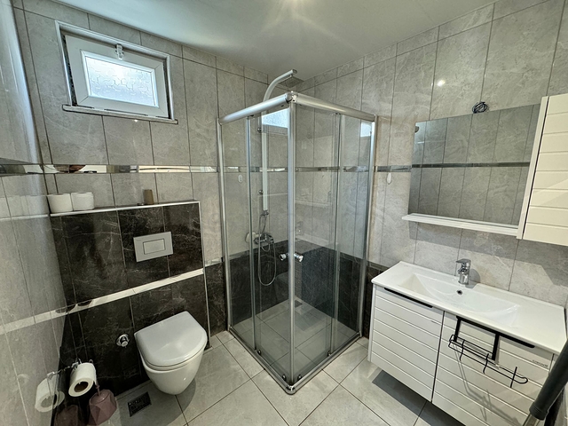 Geräumiges 2+1 Apartment in der beliebten Gegend von Djikcilli