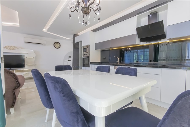 Möblierte 2+1-Wohnung mit Meerblick im Stadtteil Kargicak