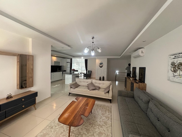 4+1 Duplex in einem modernen Komplex im Stadtteil Kestel