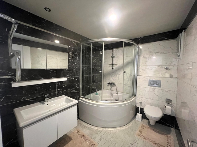 4+1 Duplex in einem modernen Komplex im Stadtteil Kestel