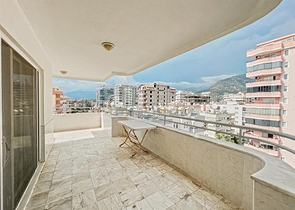 Möblierte Wohnung 2+1 150 m vom Meer entfernt