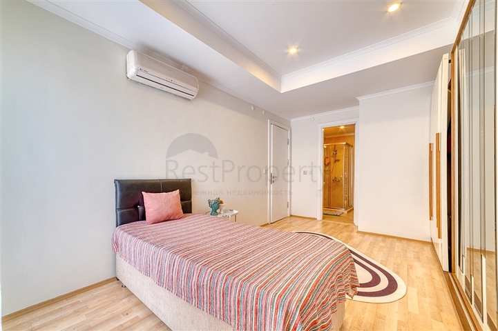 Vier-Zimmer-Penthouse im Stadtteil Oba