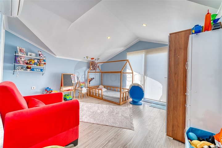 Vier-Zimmer-Penthouse im Stadtteil Oba