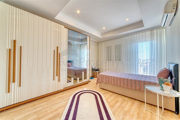 Vier-Zimmer-Penthouse im Stadtteil Oba