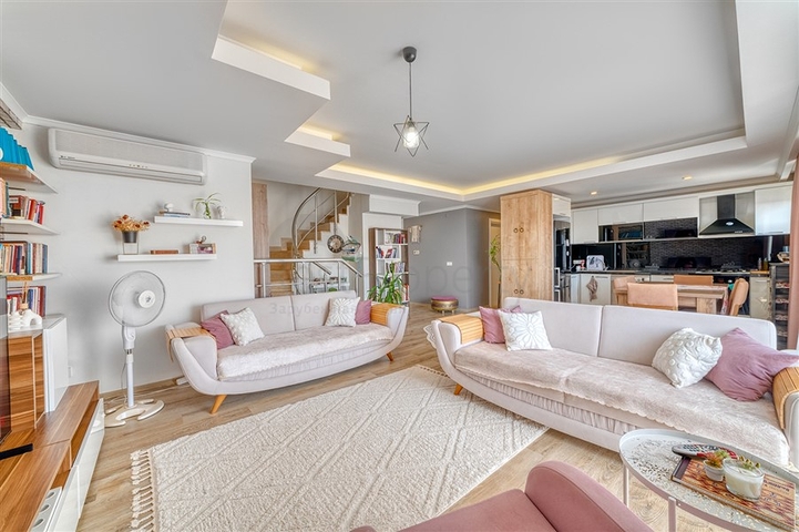 Vier-Zimmer-Penthouse im Stadtteil Oba