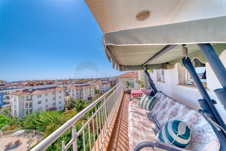 Vier-Zimmer-Penthouse im Stadtteil Oba