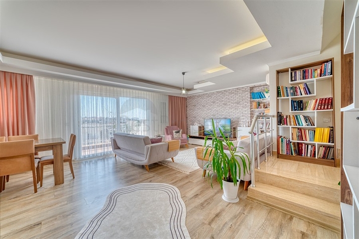 Vier-Zimmer-Penthouse im Stadtteil Oba