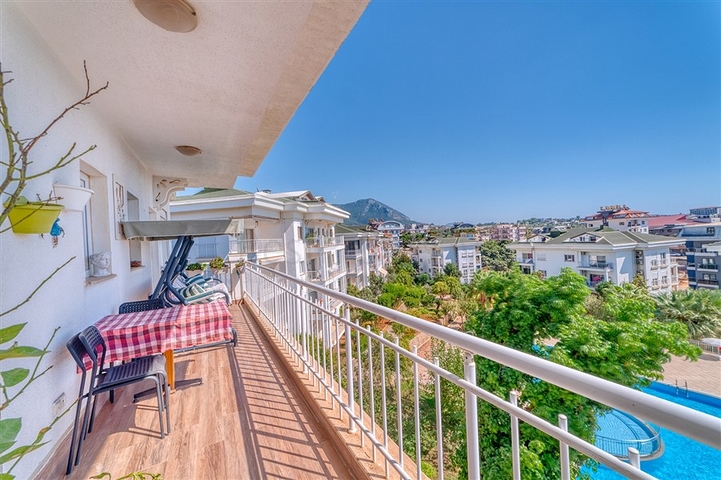 Vier-Zimmer-Penthouse im Stadtteil Oba