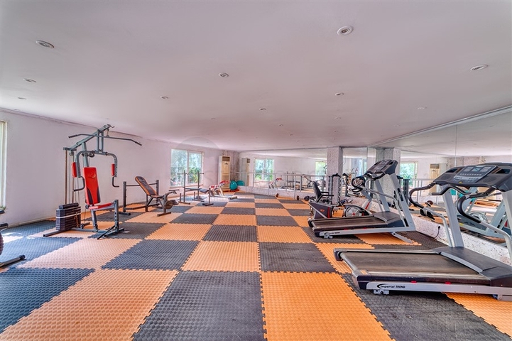 Vier-Zimmer-Penthouse im Stadtteil Oba