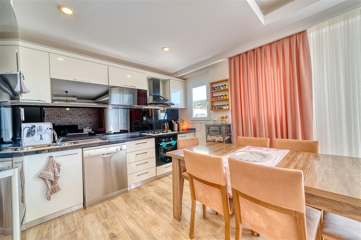 Vier-Zimmer-Penthouse im Stadtteil Oba