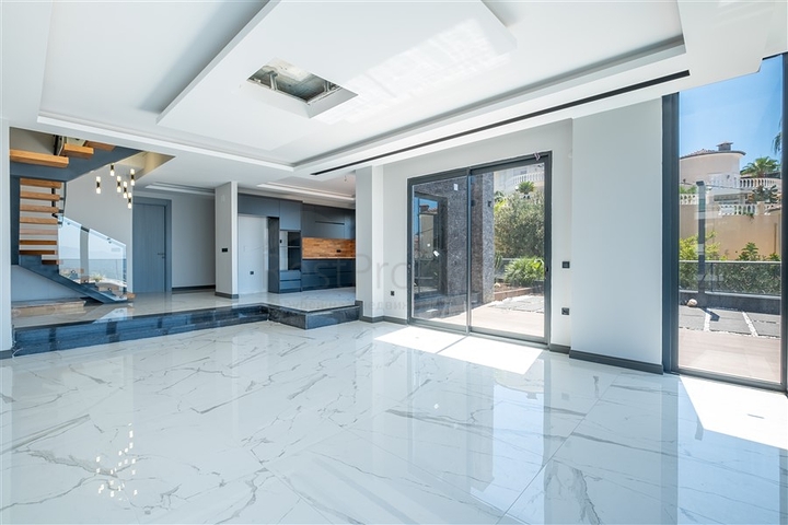 Luxusvilla mit spektakulärem Meerblick in Kargicak