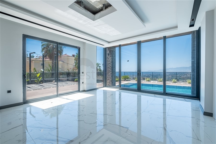 Luxusvilla mit spektakulärem Meerblick in Kargicak