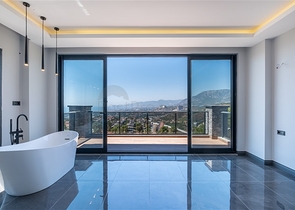 Luxusvilla mit spektakulärem Meerblick in Kargicak