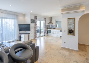 Dreizimmerwohnung in der Gegend von Cikcilli 