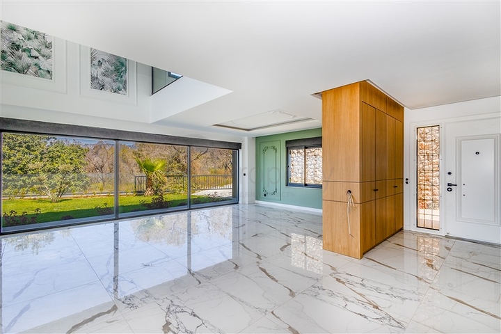 Geräumige Villa in Kargicak mit herrlichem Meerblick