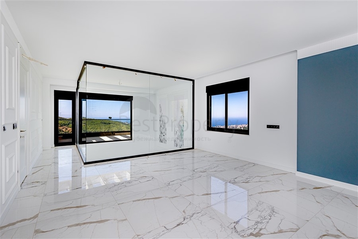 Geräumige Villa in Kargicak mit herrlichem Meerblick