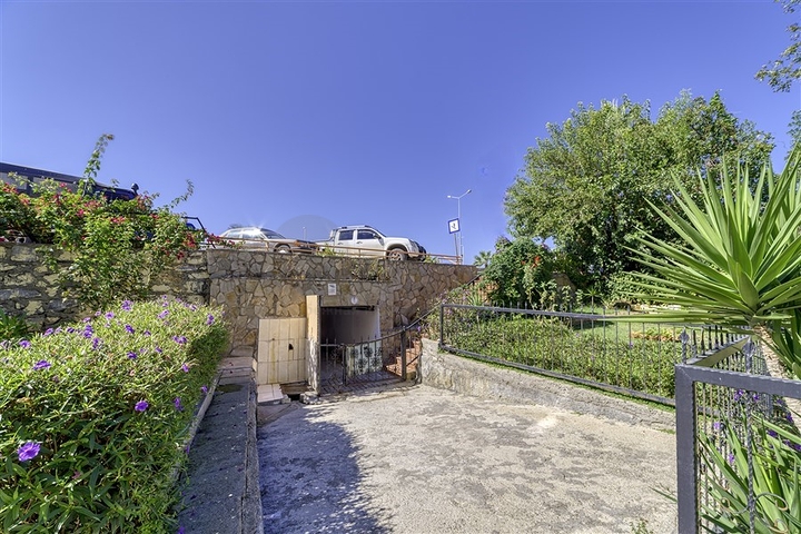 2+1 Wohnung im Stadtteil Mahmutlar, 50 m vom Meer entfernt