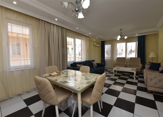 2+1 Wohnung im Stadtteil Mahmutlar, 50 m vom Meer entfernt