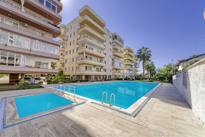 2+1 Wohnung im Stadtteil Mahmutlar, 50 m vom Meer entfernt