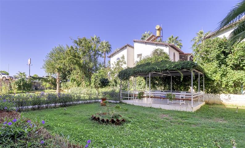 2+1 Wohnung im Stadtteil Mahmutlar, 50 m vom Meer entfernt