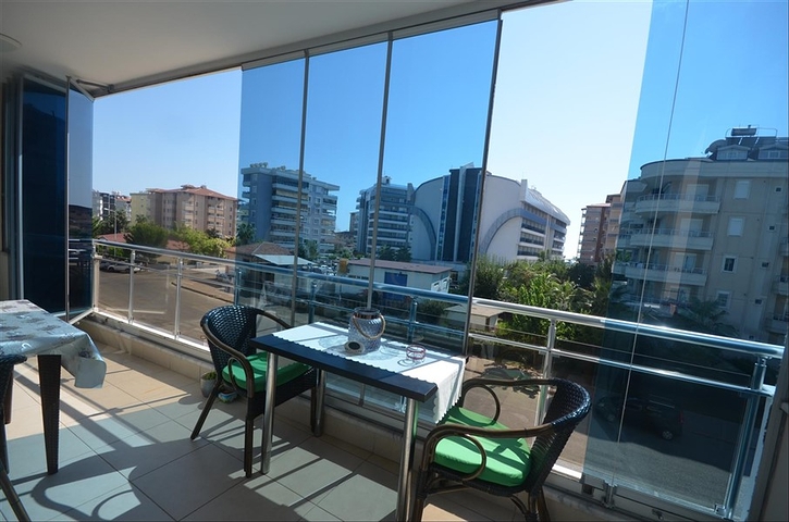 1+1 Wohnung im Stadtteil Tosmur, 200 m vom Meer entfernt