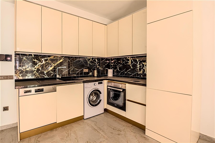 2+1 Wohnung in einem neuen Komplex, 300 Meter vom Strand entfernt