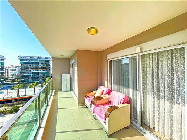 1+1 Wohnung in einer beliebten Wohnanlage im Stadtteil Avsallar