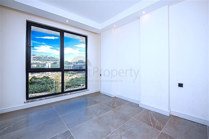 Penthouse 3+1 im Stadtteil Kargicak, 350 m vom Meer entfernt 